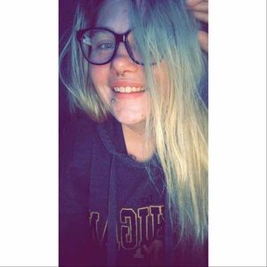 Meet your Posher, Theya